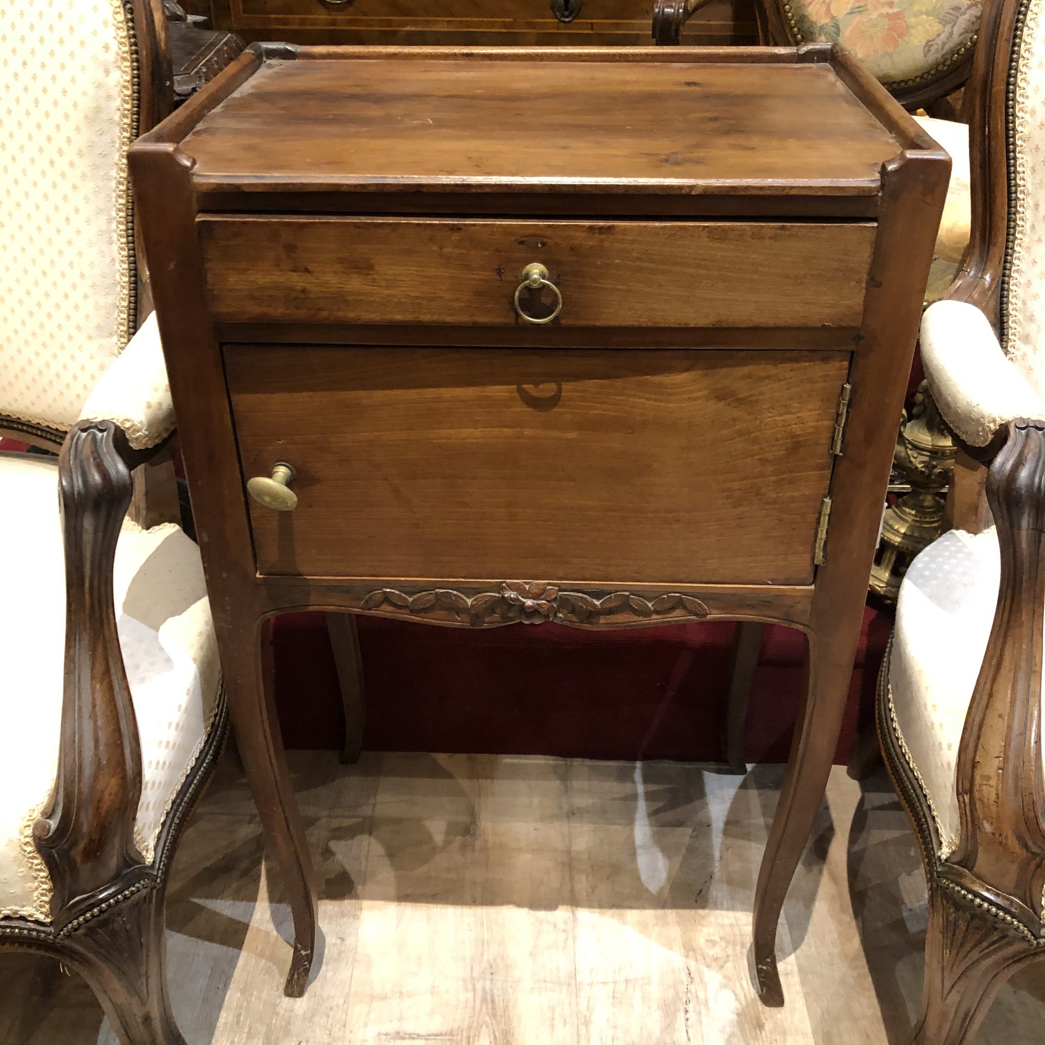 Grande table de chevet style Louis XV