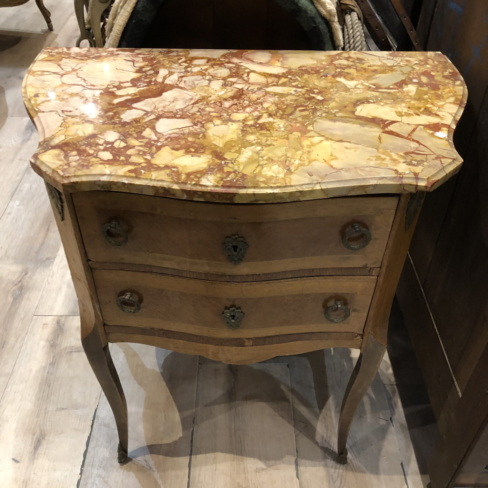 Une petite commode style transition