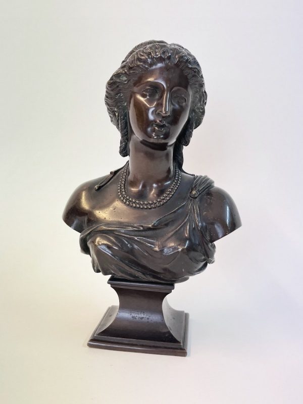 Buste de femme romaine en bronze à patine brune