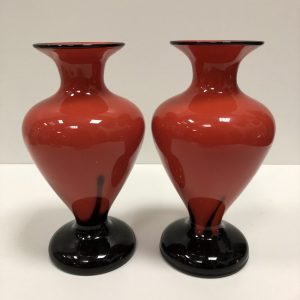 paire de vases rouge balustre