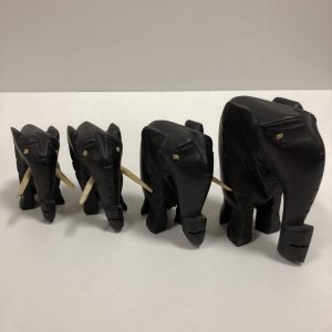 4 éléphants décoratifs